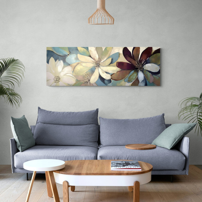 Cuadro decorativo floral con grandes pétalos en tonos crema, burdeos y azul, ideal para ambientes relajados-Cuadrostock