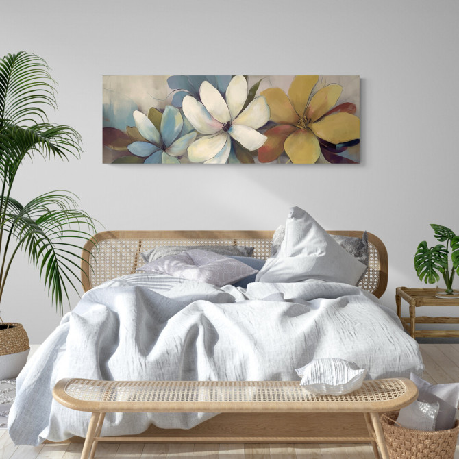 Flores de gran formato en tonos pastel y terrosos- Cuadrostock