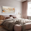 Cuadro abstracto decorativo con trazos curvos y colores beige, naranja y tierra