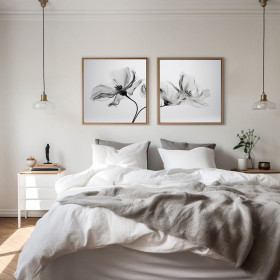 Cuadro díptico con flores en blanco y negro translúcidas, arte floral minimalista