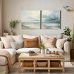 Díptico decorativo “Playa en Calma” con vista del mar y cielo nublado, ideal para crear ambientes relajantes y sofisticados.