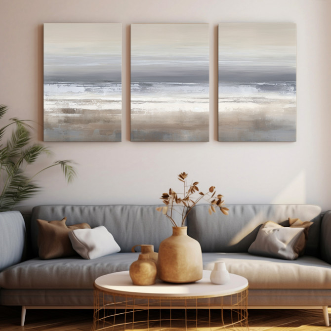 Tríptico decorativo abstracto en tonos grises, beige y blanco inspirado en un paisaje costero