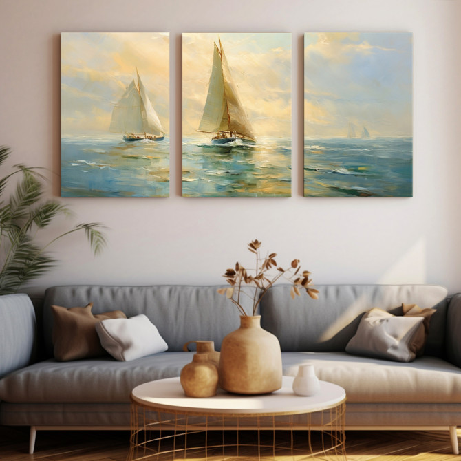 Tríptico decorativo de veleros navegando bajo la luz dorada del mar. - Cuadrostock