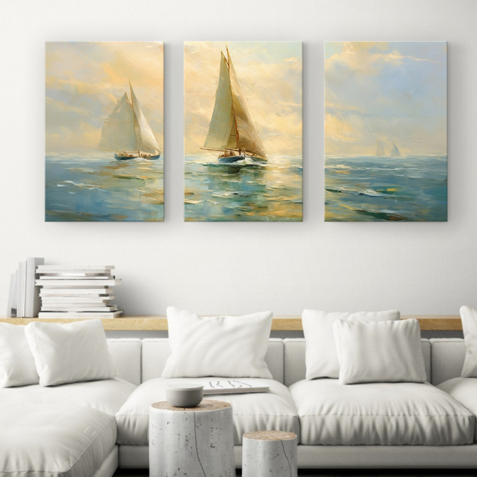 Tríptico decorativo de veleros navegando bajo la luz dorada del mar. - Cuadrostock