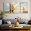 Tríptico decorativo con veleros en el mar bajo un cielo azul y nubes suaves.