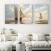 Tríptico decorativo con veleros en el mar bajo un cielo azul y nubes suaves.