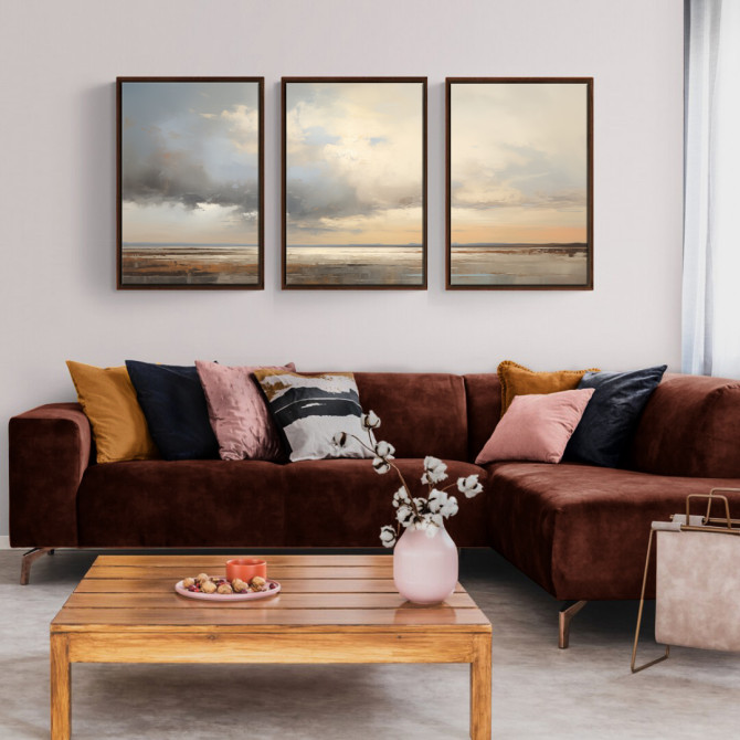 Tríptico decorativo de paisaje marino con arena, agua y cielo en tonos suaves y nublados- Cuadrostock