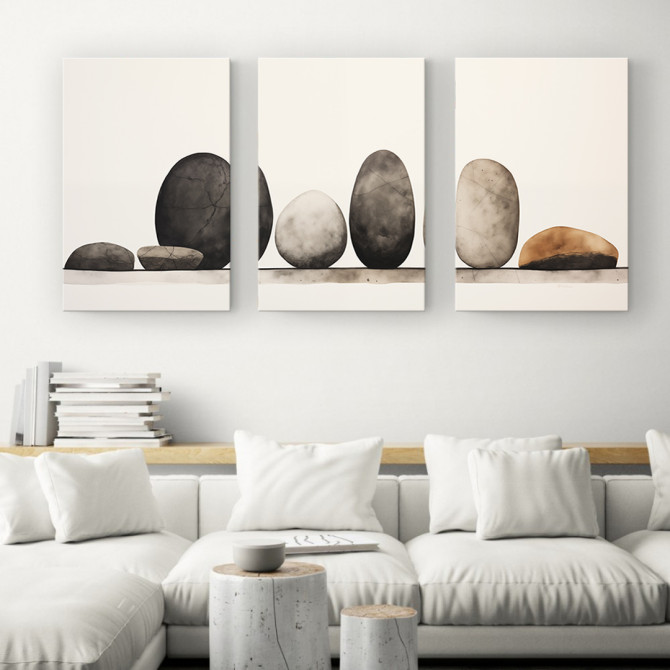 Tríptico minimalista con piedras redondeadas en equilibrio sobre fondo claro. - Cuadrostock