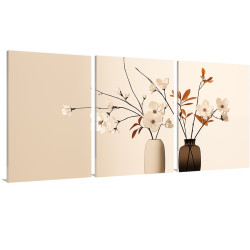 Tríptico elegante con dos jarrones y ramas de flores blancas y hojas ocres sobre fondo beige neutro-Cuadrostock