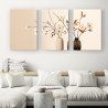 Tríptico elegante con dos jarrones y ramas de flores blancas y hojas ocres sobre fondo beige neutro-Cuadrostock