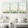 Tríptico decorativo con delicadas flores en tonos suaves sobre fondo claro-Cuadrostock