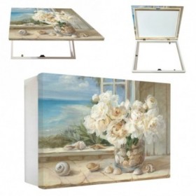Tapa contador decorativo con jarrón de flores blancas y conchas en ventana con vistas al mar- Cuadrostock