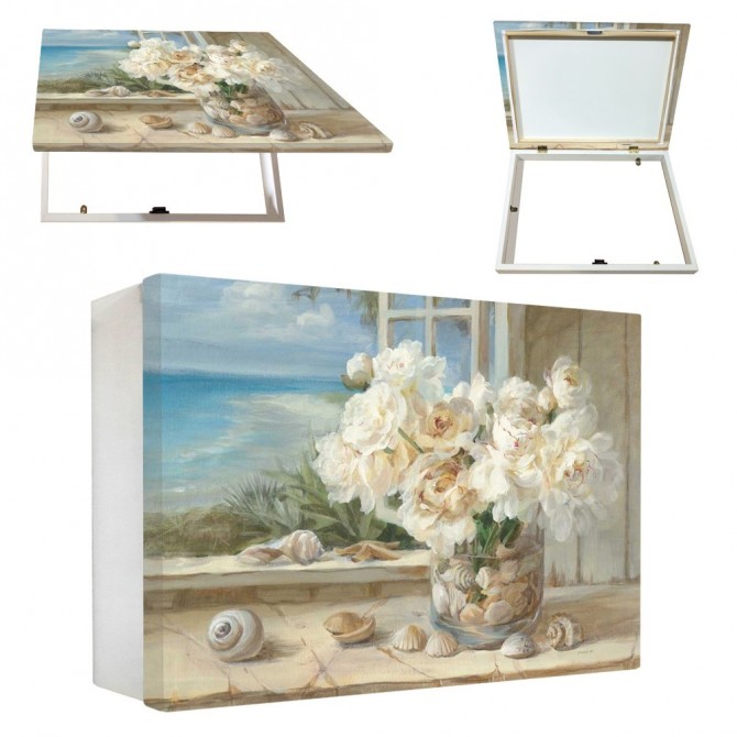 Tapa contador decorativo con jarrón de flores blancas y conchas en ventana con vistas al mar- Cuadrostock Tapa contador decorativo con jarrón de flores blancas y conchas en ventana con vistas al mar- Cuadrostock