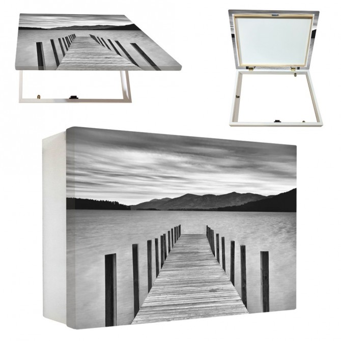 Tapa contador decorativo con fotografía en blanco y negro de muelle sobre el lago, paisaje minimalista - Cuadrostock Tapa contador decorativo con fotografía en blanco y negro de muelle sobre el lago, paisaje minimalista - Cuadrostock